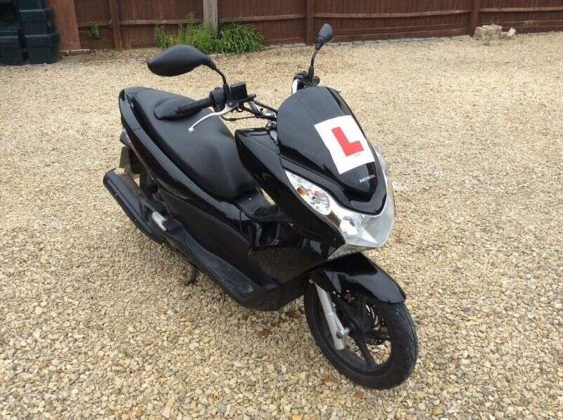 2010 Honda PCX 125 scooter image 4