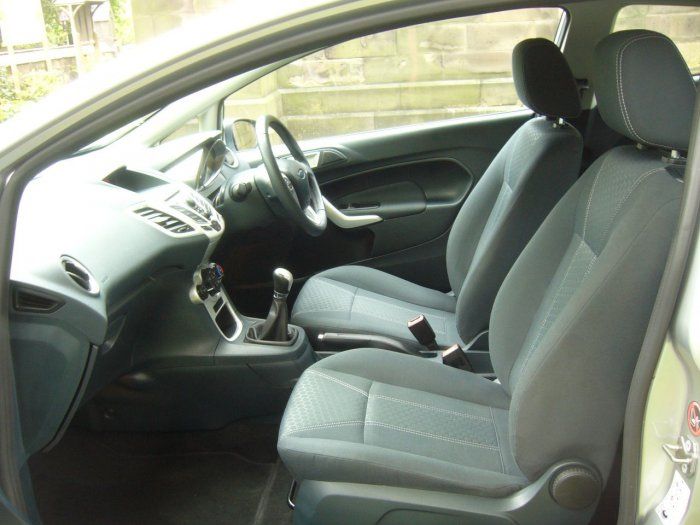 2011 Ford Fiesta 1.6 TDCi Zetec 3dr image 6