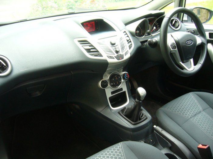 2011 Ford Fiesta 1.6 TDCi Zetec 3dr image 7