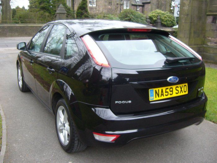 2009 Ford Focus 1.6 Zetec 5dr image 2
