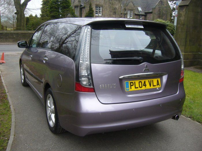 2004 Mitsubishi Grandis 2.4 5dr image 2