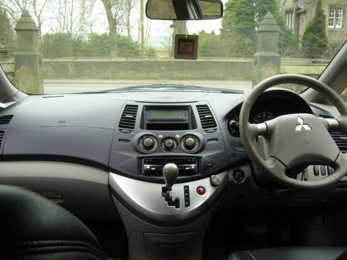 2004 Mitsubishi Grandis 2.4 5dr image 7