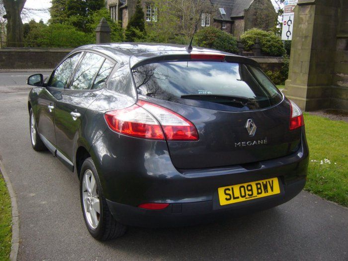 2009 Renault Megane 1.6 16V 5dr image 2