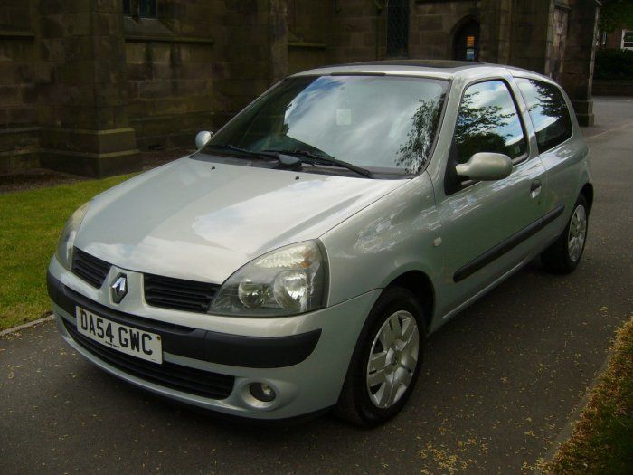 2004 Renault Clio 1.2 16V 3dr image 1