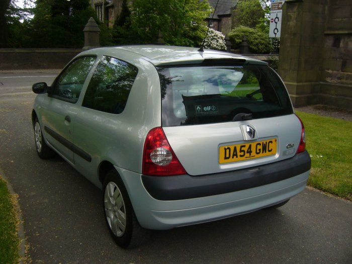 2004 Renault Clio 1.2 16V 3dr image 2