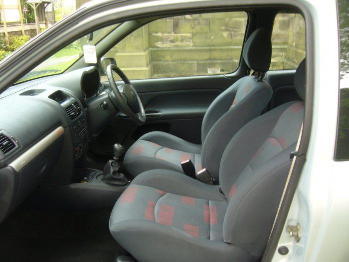 2004 Renault Clio 1.2 16V 3dr image 6