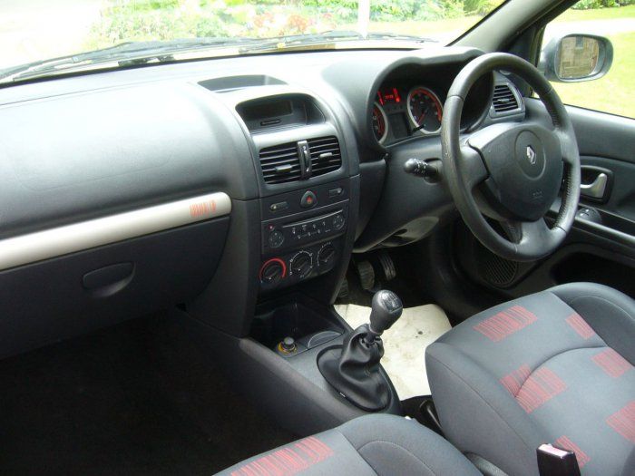 2004 Renault Clio 1.2 16V 3dr image 7