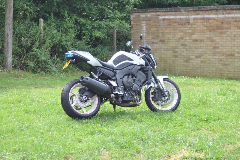 2012 Yamaha FZ1 URGENT!!! image 2