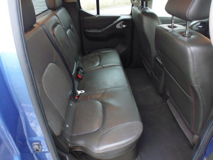 2011 Nissan Navara 3.0dCi V6 image 8