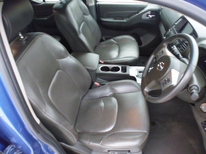 2011 Nissan Navara 3.0dCi V6 image 9
