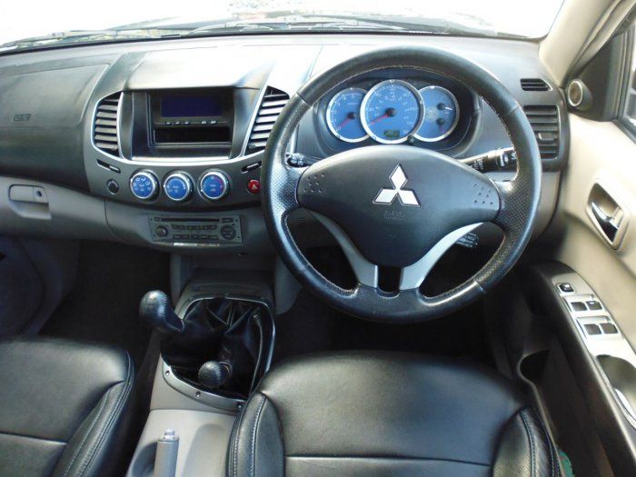 2009 Mitsubishi L200 2.5 Warrior II image 9