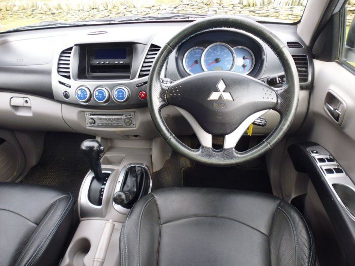 2009 Mitsubishi L200 2.5 Warrior II image 9