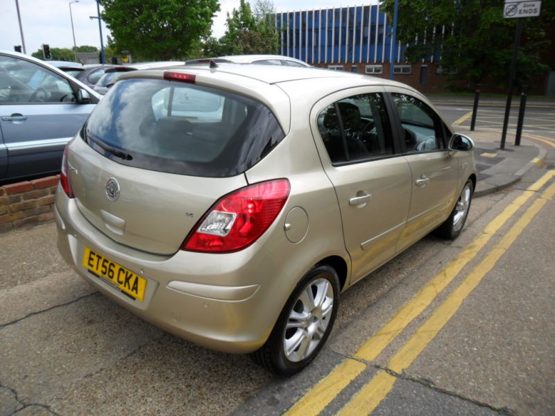 2007 Vauxhall Corsa 1.4 i 16v 5dr image 4