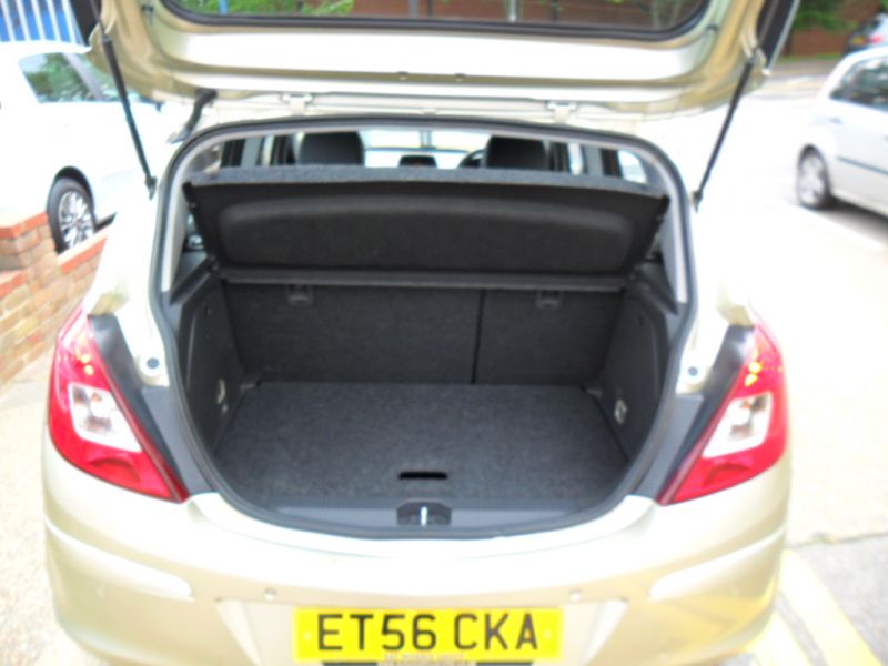 2007 Vauxhall Corsa 1.4 i 16v 5dr image 7