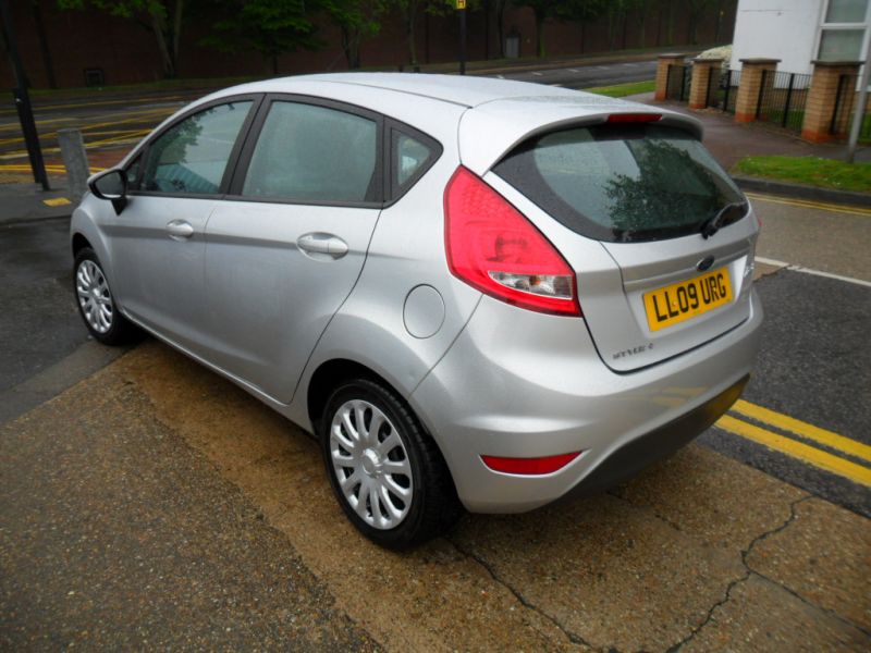 2009 Ford Fiesta 1.25 Style + 5dr image 2