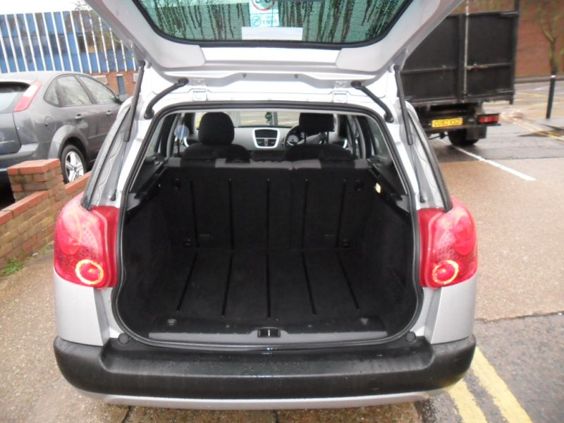 2009 Peugeot 207 SW 1.4 VTi S 5dr image 5