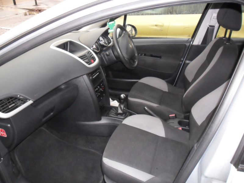 2009 Peugeot 207 SW 1.4 VTi S 5dr image 8