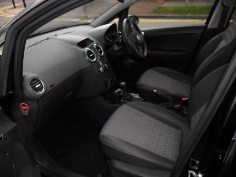 2016 Vauxhall Corsa 1.4 i 16v SE 5dr image 5