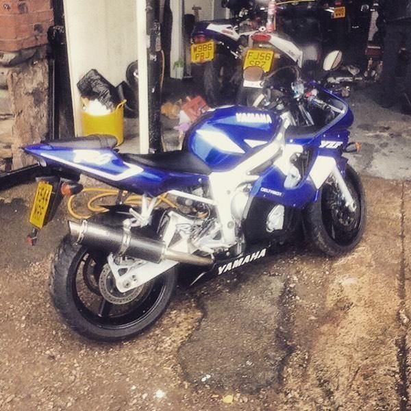 2001 Yamaha r6 600cc image 2