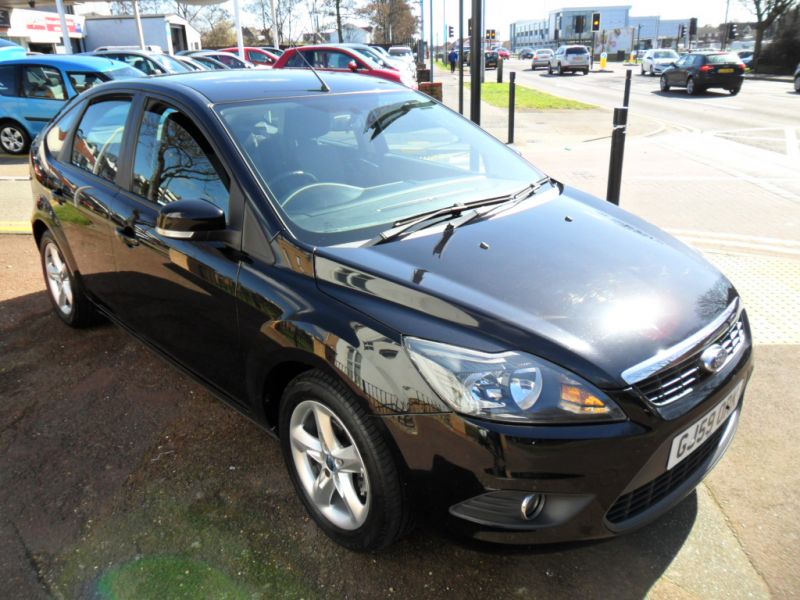 2009 Ford Focus 1.6 Zetec 5dr image 1