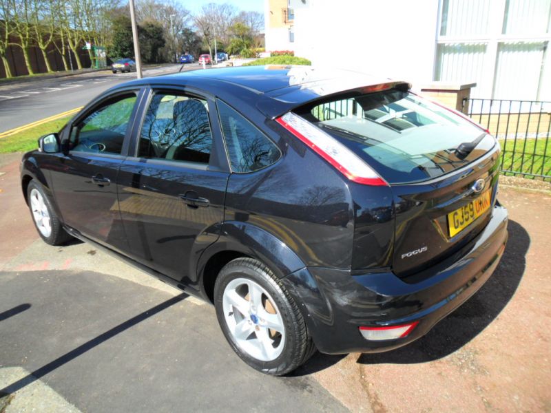 2009 Ford Focus 1.6 Zetec 5dr image 3