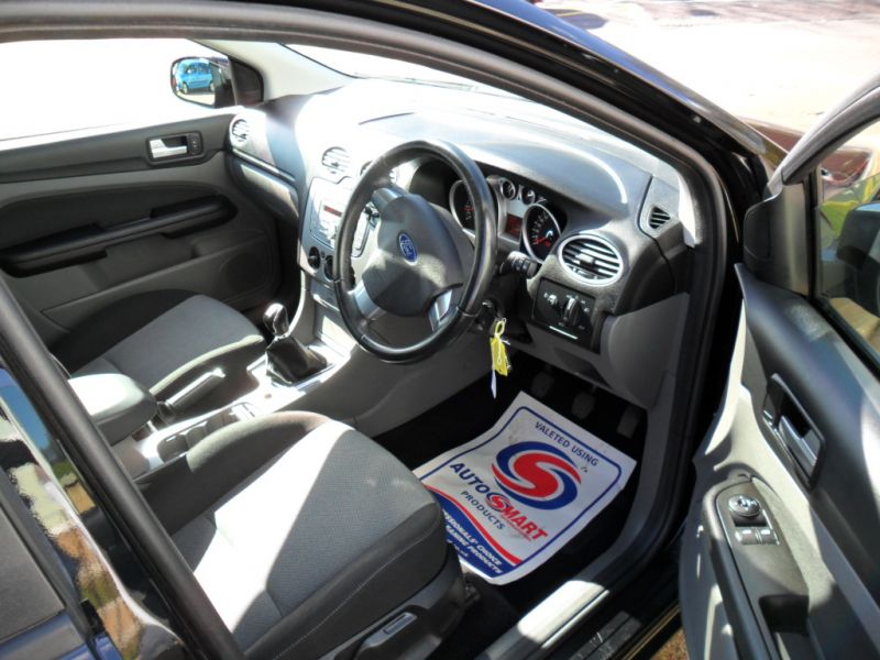 2009 Ford Focus 1.6 Zetec 5dr image 6