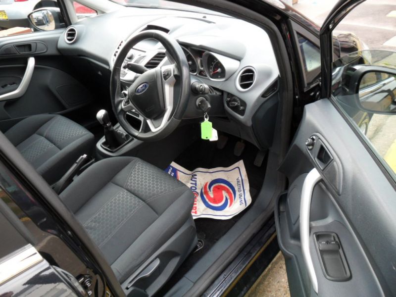 2009 Ford Fiesta 1.4 Titanium 5dr image 3