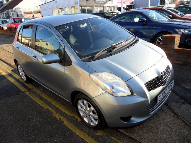 2007 Toyota Yaris 1.3 VVT-i Zinc 5dr image 1