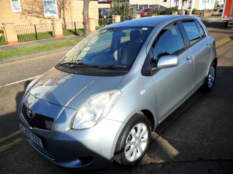 2007 Toyota Yaris 1.3 VVT-i Zinc 5dr image 4