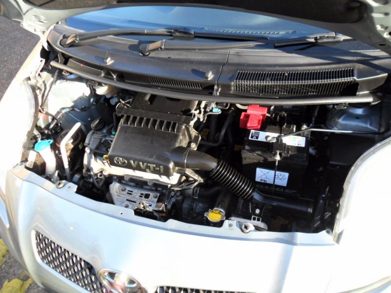 2007 Toyota Yaris 1.3 VVT-i Zinc 5dr image 5