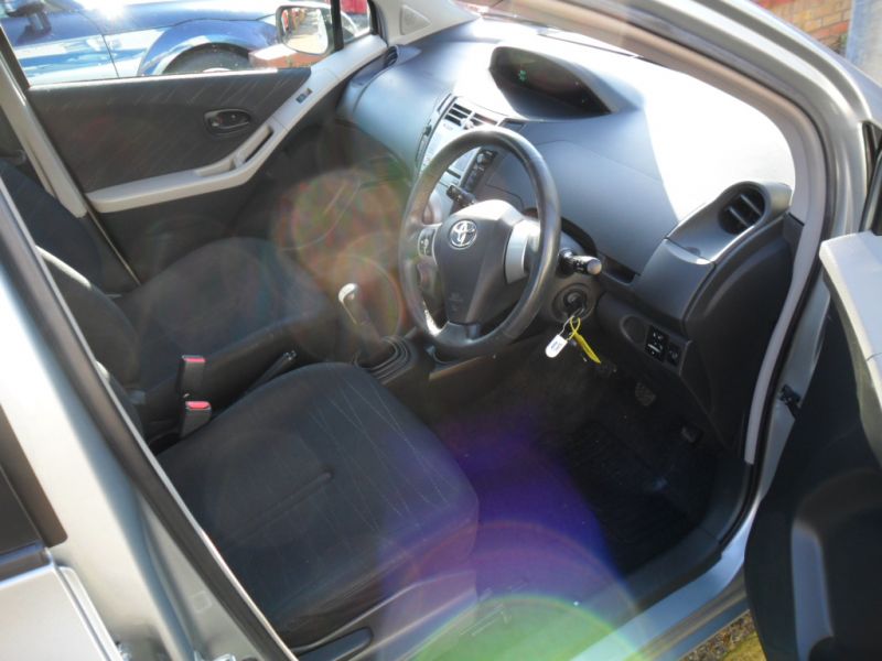 2007 Toyota Yaris 1.3 VVT-i Zinc 5dr image 8