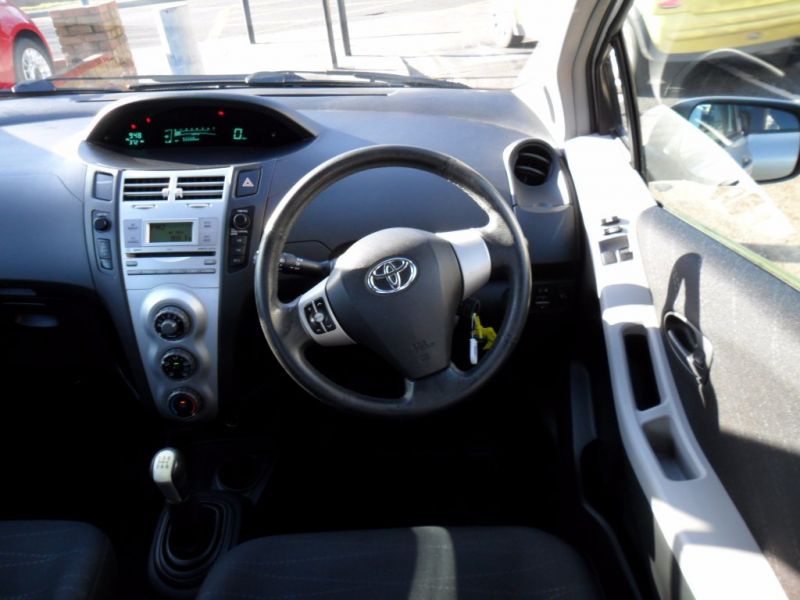 2007 Toyota Yaris 1.3 VVT-i Zinc 5dr image 10