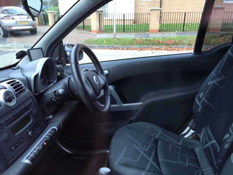 2009 Smart fortwo 1.0 Passion 2dr image 2