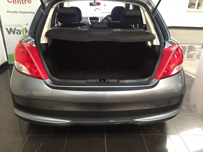 2010 Peugeot 207 1.4 S 5dr image 4