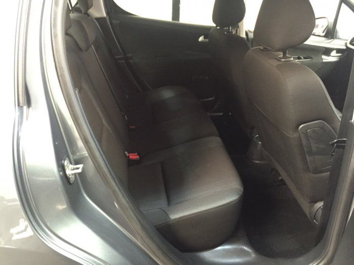 2010 Peugeot 207 1.4 S 5dr image 5