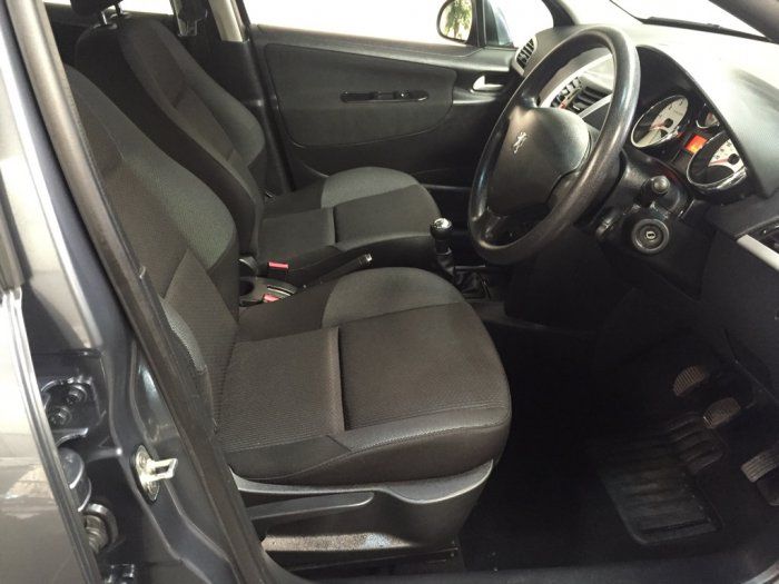 2010 Peugeot 207 1.4 S 5dr image 6