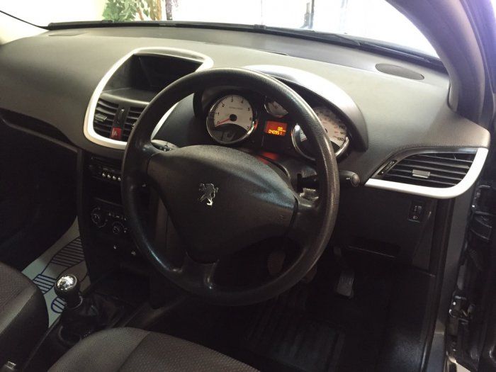 2010 Peugeot 207 1.4 S 5dr image 7