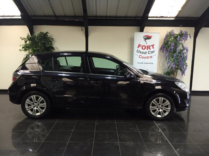 2008 Vauxhall Astra 1.8 i 16v 5dr image 2