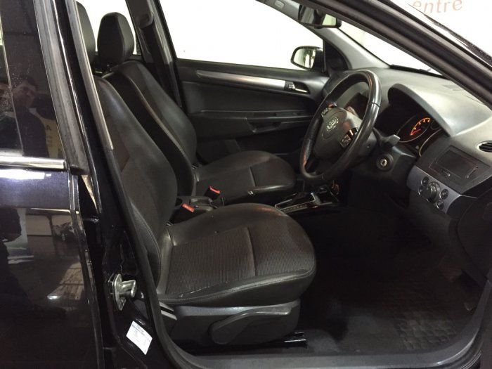 2008 Vauxhall Astra 1.8 i 16v 5dr image 6