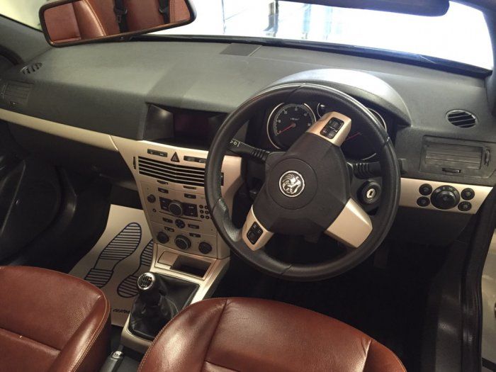2006 Vauxhall Astra 1.9 CDTi 2dr image 7