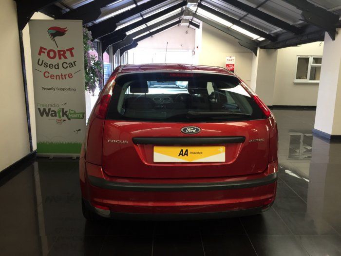 2007 Ford Focus 1.8 Zetec 5dr image 3