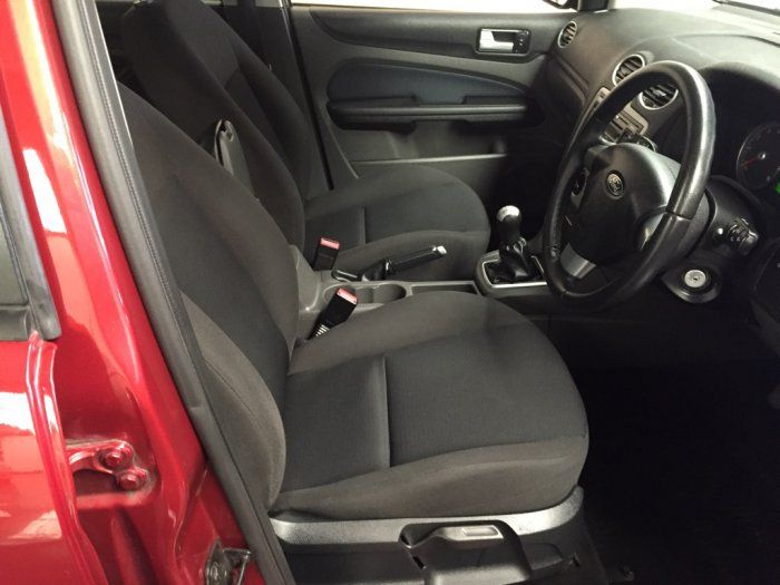 2007 Ford Focus 1.8 Zetec 5dr image 6