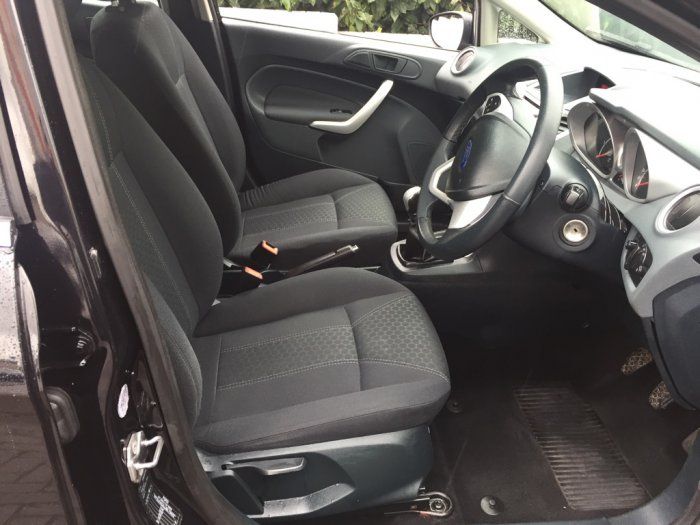 2011 Ford Fiesta 1.4 TDCi Zetec 5dr image 6