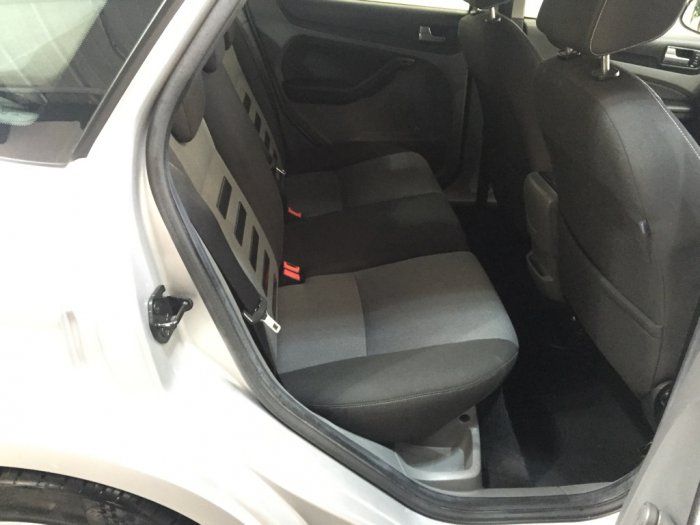 2008 Ford Focus 1.6 Zetec 5dr image 5