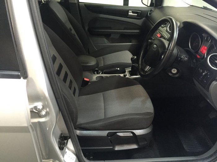 2008 Ford Focus 1.6 Zetec 5dr image 6