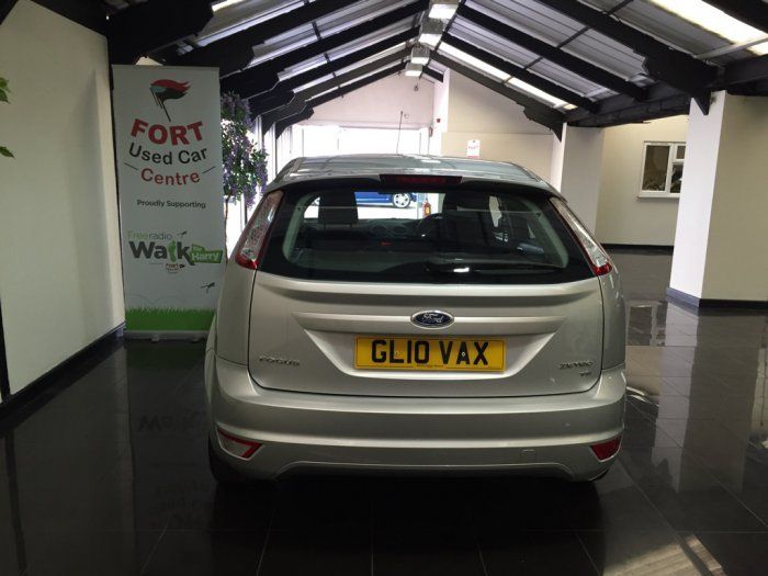 2010 Ford Focus 1.6 Zetec 5dr image 3