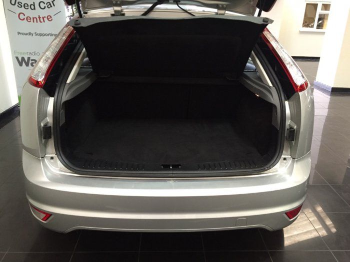 2010 Ford Focus 1.6 Zetec 5dr image 4