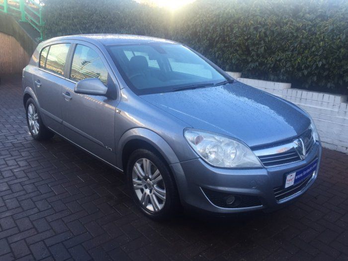2010 Vauxhall Astra 1.8 i 16v 5dr image 1