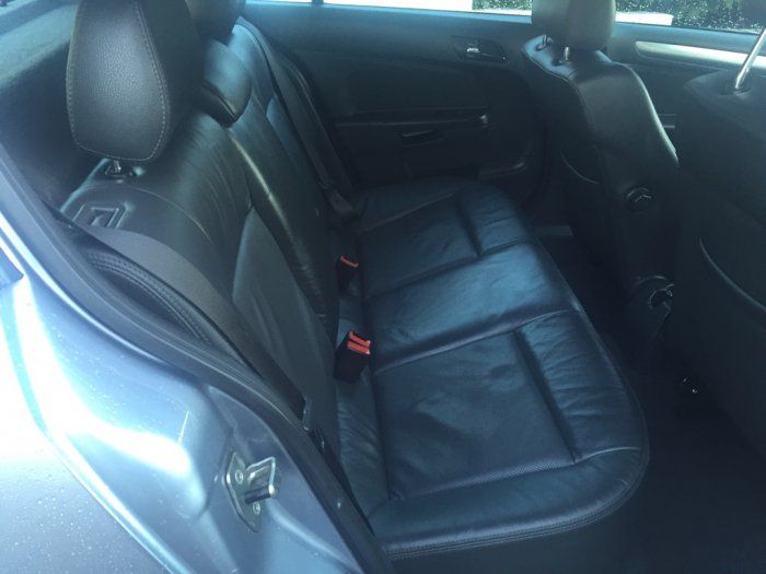 2010 Vauxhall Astra 1.8 i 16v 5dr image 6