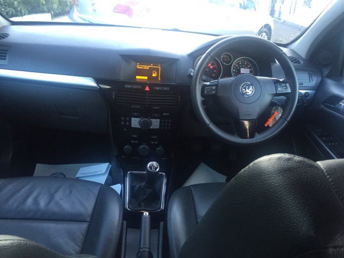 2010 Vauxhall Astra 1.8 i 16v 5dr image 7